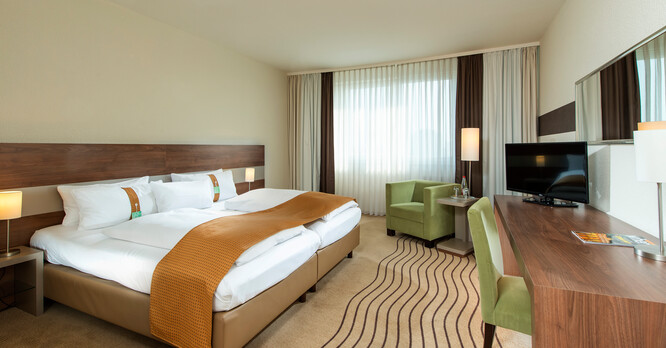 Holiday Inn Berlin City East business room